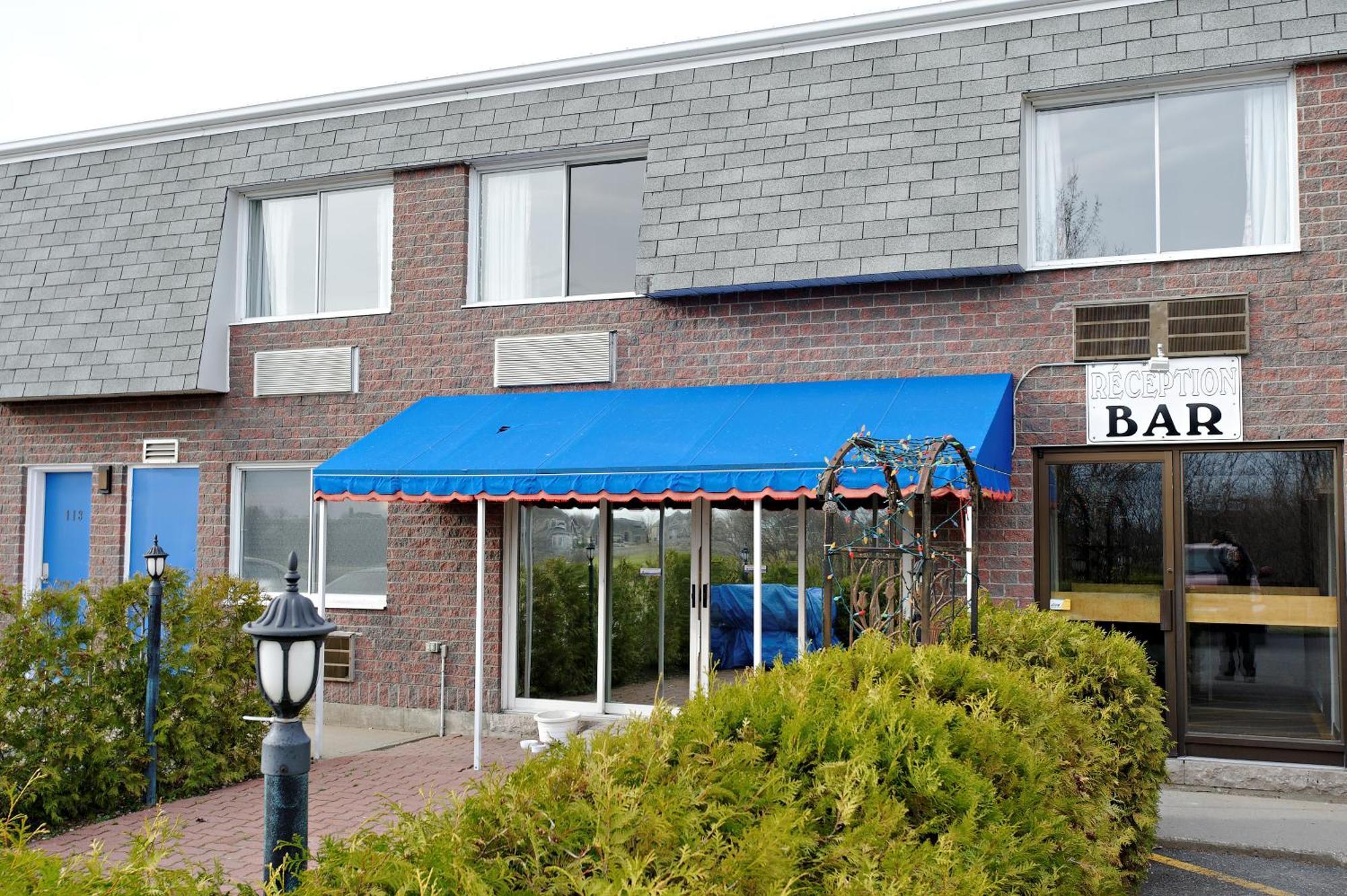Motel Le Transit Mont-Saint-Hilaire Exteriör bild